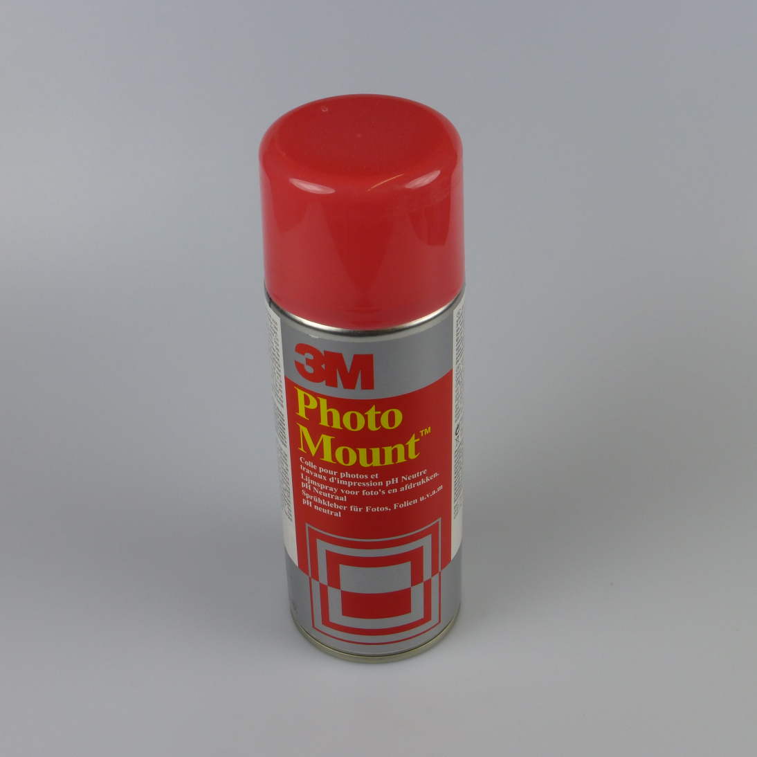 Sprühkleber und andere Sprühdosen